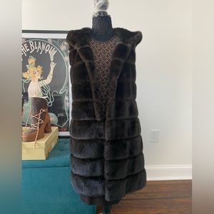 NWT- MICHAEL KORS quilted faux-fur hooded sleeveless vest.